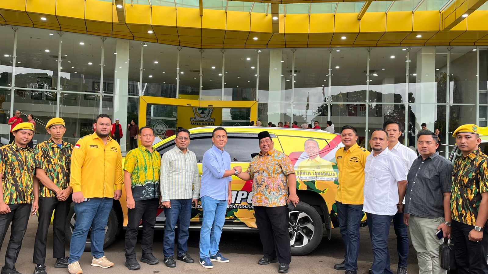 PP AMPG GOLKAR GELAR BAKTI SOSIAL SE SUMATERA, BERSIHKAN 50 RIBU Rumah IBADAH