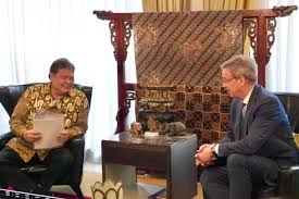 Menko Airlangga Bahas Komoditas Sawit dengan Duta Besar Uni Eropa dan Brunei Darussalam
