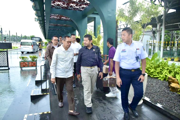 Jalan Rusak hingga Jembatan Gantung Mendesak, Kepala Desa Takalar Datangi Hamka B. Kady Bawa Aspirasi Infrastruktur